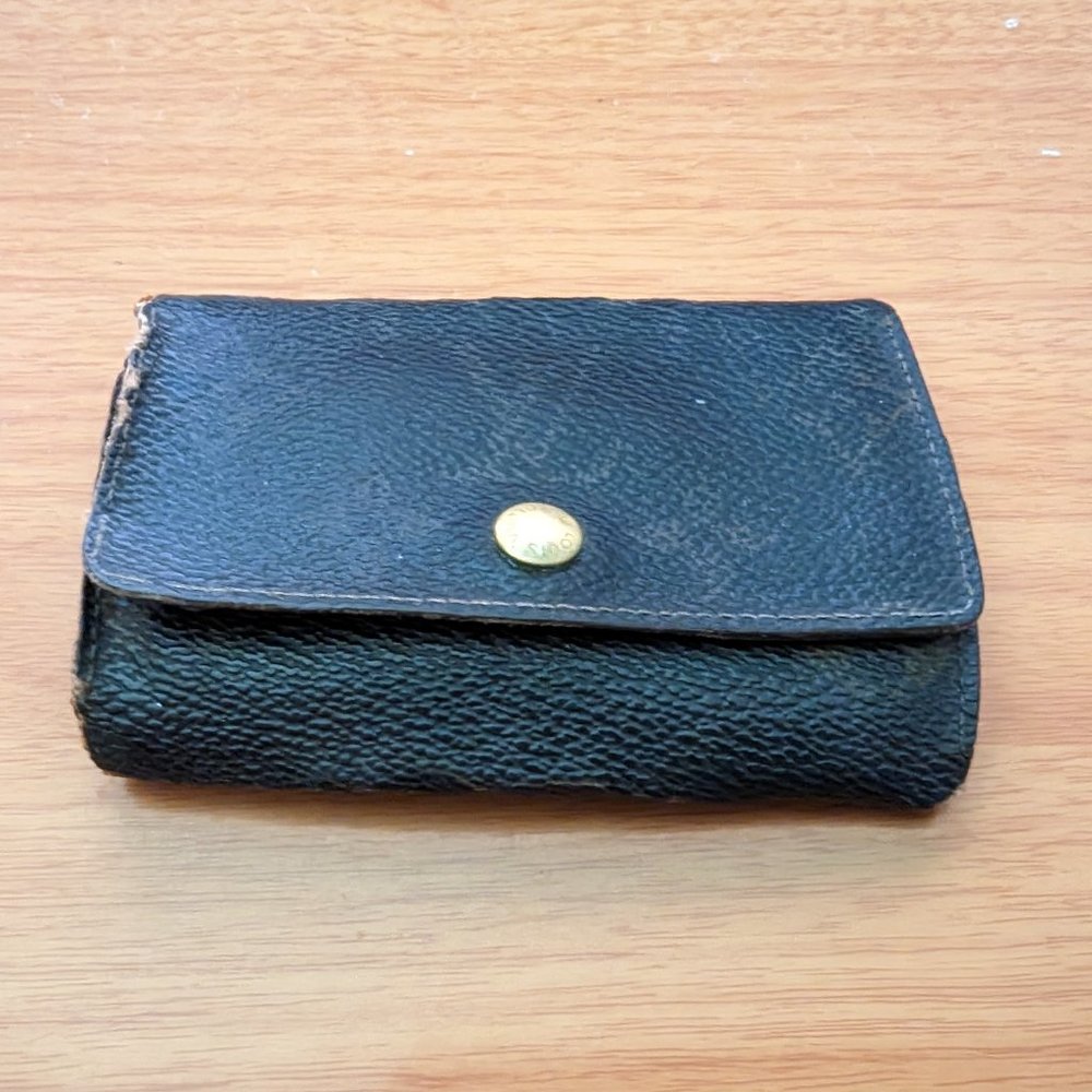 Louis Vuitton Monogram Key Holder/Wallet #1576💥PRICE DROP💥